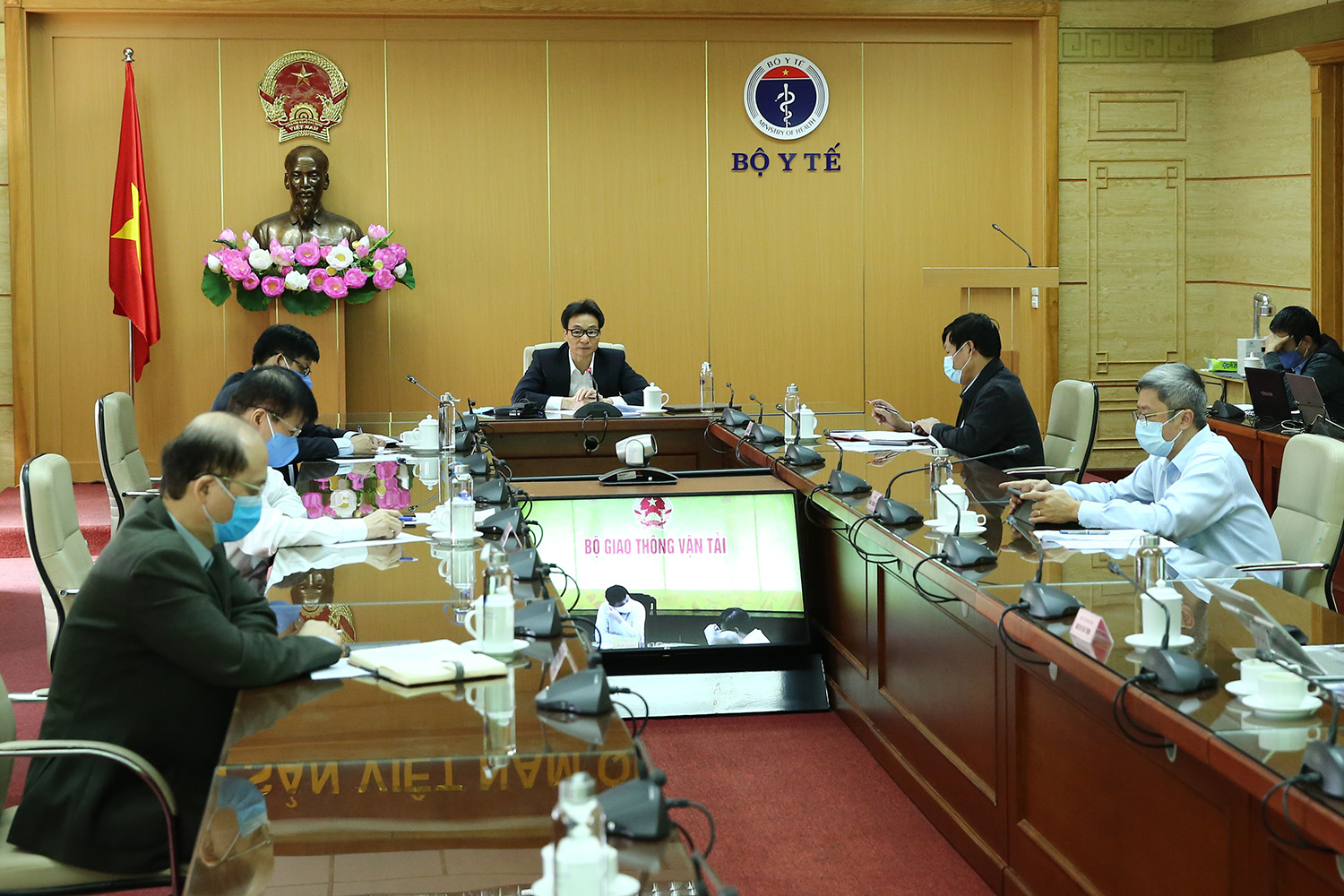 Thống[-]nhất[-]kiến[-]nghị[-]Thủ[-]tướng[-]về[-]việc[-]tiếp[-]tục[-]thực[-]hiện[-]"c&aacute;ch[-]ly[-]x&atilde;[-]hội"