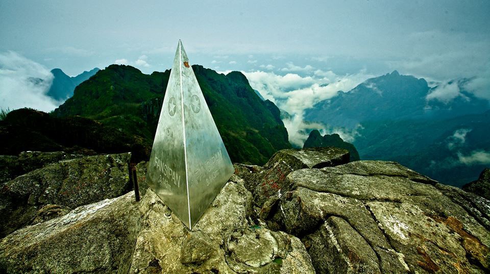 Tỷ[-]phú[-]Phạm[-]Nhật[-]Vượng[-]có[-]"tiền[-]cao[-]hơn[-]núi"