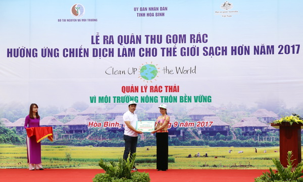 Hơn[-]1.000[-]người[-]thu[-]gom[-]rác[-]hưởng[-]ứng[-]Chiến[-]dịch[-]Làm[-]cho[-]thế[-]giới[-]sạch[-]hơn[-]năm[-]2017[-]