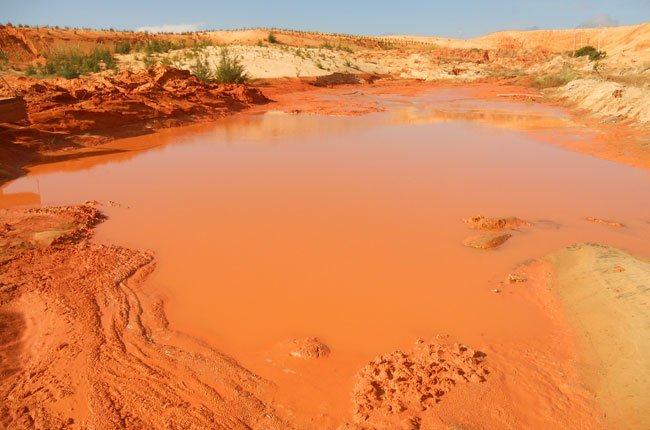 Bình[-]Thuận:[-]Siêu[-]“hố[-]bom”[-]titan[-]bức[-]tử[-]khu[-]du[-]lịch,[-]đe[-]dọa[-]người[-]dân