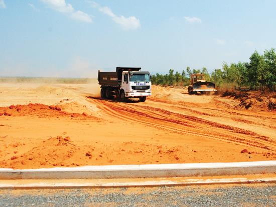 Bình[-]Thuận:[-]Siêu[-]“hố[-]bom”[-]titan[-]bức[-]tử[-]khu[-]du[-]lịch,[-]đe[-]dọa[-]người[-]dân