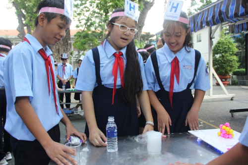 Học[-]sinh[-]h&agrave;o[-]hứng[-]tiết[-]học[-]với[-]c&ocirc;ng[-]nghệ[-]4.0