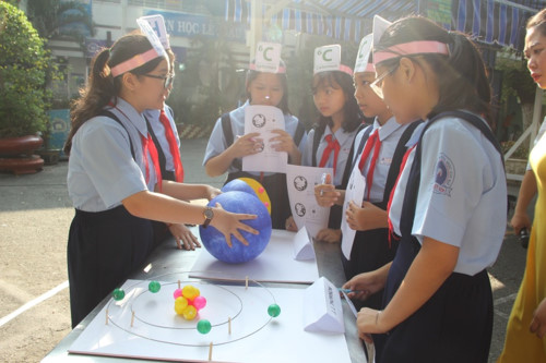 Học[-]sinh[-]h&agrave;o[-]hứng[-]tiết[-]học[-]với[-]c&ocirc;ng[-]nghệ[-]4.0