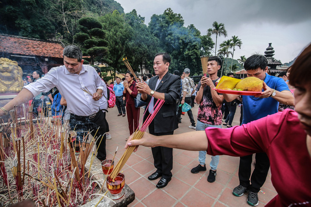 Đừng[-]coi[-]thường[-]ngọn[-]lửa[-]của[-]bó[-]nhang