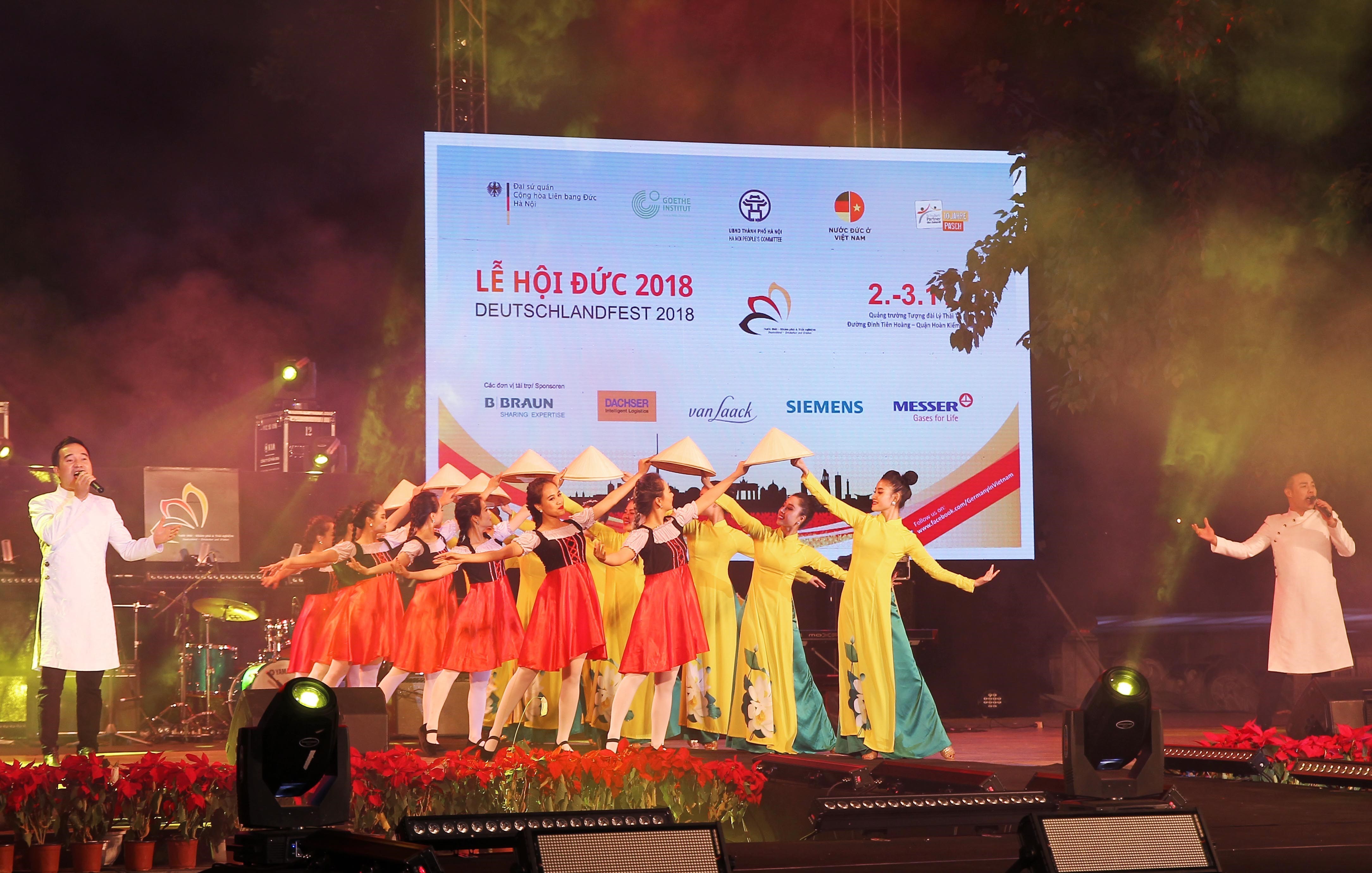 Quan[-]hệ[-]hợp[-]tác[-]Việt[-]Nam[-]-[-]Đức[-]được[-]nâng[-]lên[-]một[-]tầm[-]cao[-]mới