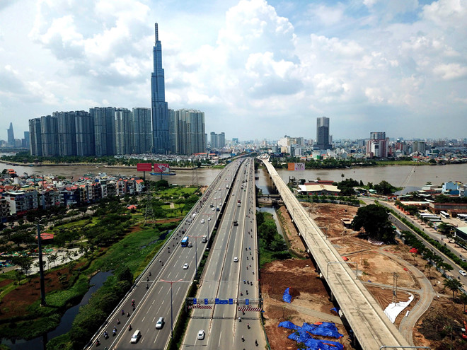 Tường[-]vây[-]metro[-]của[-]TP.HCM[-]từ[-]2[-]m[-]xuống[-]1,5[-]m[-]"là[-]vấn[-]đề[-]lớn"
