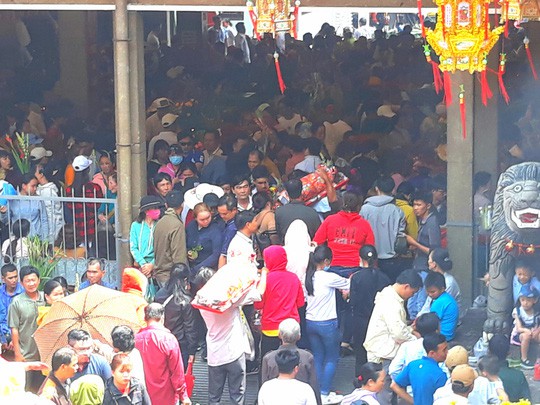Kiếm[-]chác[-]ở[-]chốn[-]tâm[-]linh,[-]thất[-]đức[-]lắm!