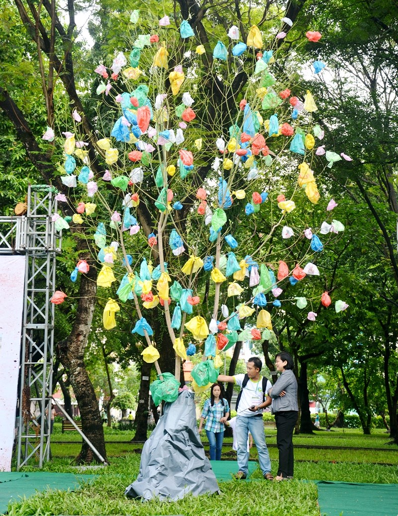 Nghĩ[-]đến[-]môi[-]trường[-]từ[-]chất[-]thải[-]nhựa