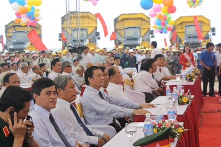 Mỏ[-]sắt[-]lớn[-]nhất[-]ĐNA:[-]Kiến[-]nghị[-]bán[-]quặng[-]sắt[-]để[-]giải[-]quyết[-]vốn