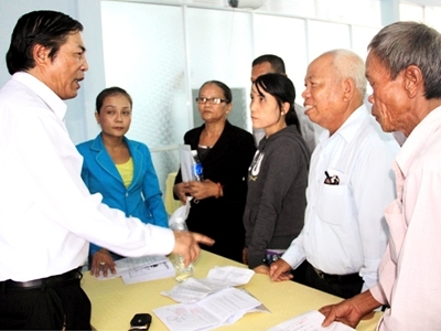 Ông[-]Nguyễn[-]Bá[-]Thanh[-]giải[-]đáp[-]kiến[-]nghị[-]của[-]dân.[-]Ảnh:[-]Nguyễn[-]Huy