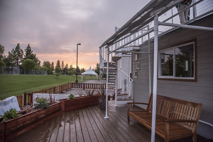 Nh&agrave;[-]mini[-]tự[-]xoay[-]d&ugrave;ng[-]điện[-]năng[-]lượng[-]mặt[-]trời