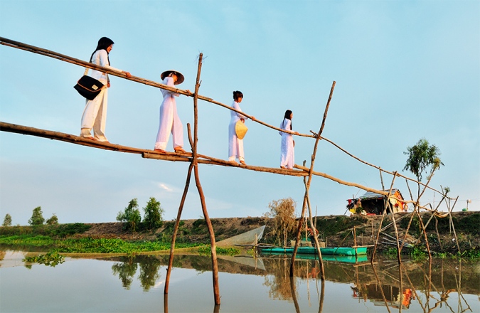[-]Cuối[-]tuần[-]Bắc[-]bộ[-]có[-]mưa[-]rào[-]và[-]dông,[-]Nam[-]bộ[-]nắng[-]mạnh[-]có[-]nơi[-]36[-]độ[-]C[-]