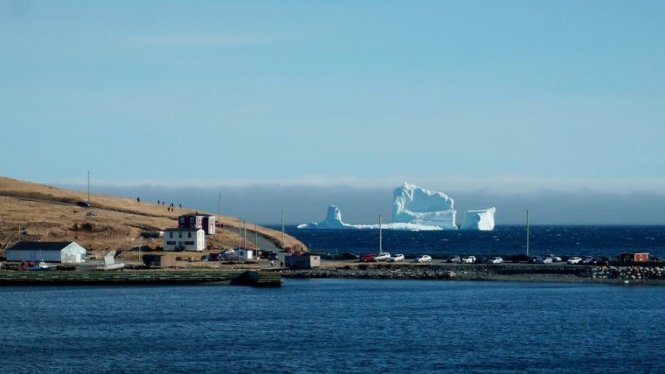 H&uacute;t[-]kh&aacute;ch[-]du[-]lịch[-]nhờ[-]n&uacute;i[-]băng[-]khổng[-]lồ[-]xuất[-]hiện[-]