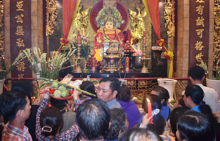 Núi[-]Sam[-]không[-]thể[-]có[-]hai[-]Bà[-]Chúa[-]Xứ