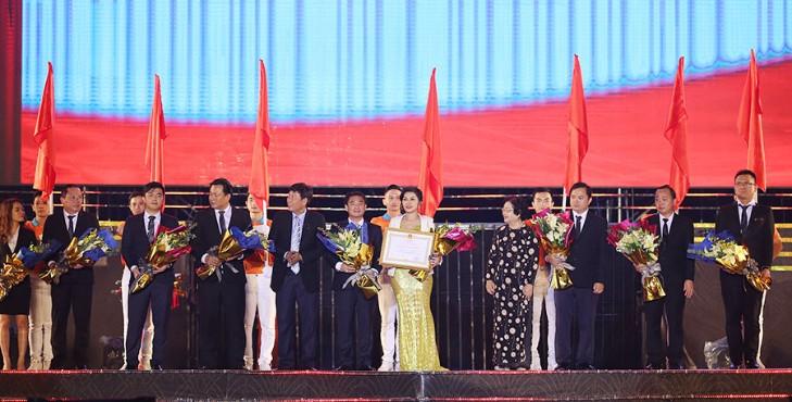 Bình[-]Dương[-]lên[-]tiếng[-]việc[-]Công[-]ty[-]Kim[-]Oanh[-]nợ[-]thuế[-]hàng[-]chục[-]tỉ[-]vẫn[-]được[-]"Huân[-]chương[-]Lao[-]động"