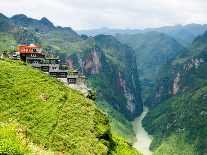 Tòa[-]nhà[-]xây[-]không[-]phép[-]ở[-]Mã[-]Pì[-]Lèng:[-]UNESCO[-]nói[-]một[-]đằng,[-]địa[-]phương[-]hiểu[-]một[-]nẻo?