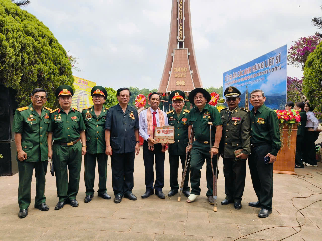 Th&agrave;nh[-]k&iacute;nh[-]tổ[-]chức[-]lễ[-]tưởng[-]niệm,[-]tri[-]&acirc;n[-]c&aacute;c[-]anh[-]h&ugrave;ng[-]liệt[-]sĩ[-]tại[-]Gia[-]Lai