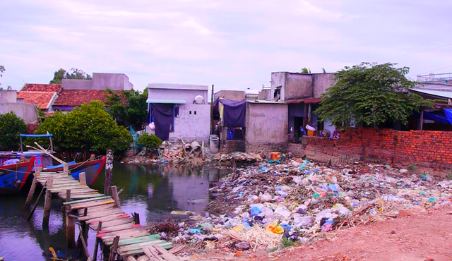 Bình[-]Định:[-]Cực[-]hình[-]suốt[-]10[-]năm[-]ngửi[-]mùi[-]hôi[-]thối[-]từ[-]bãi[-]rác