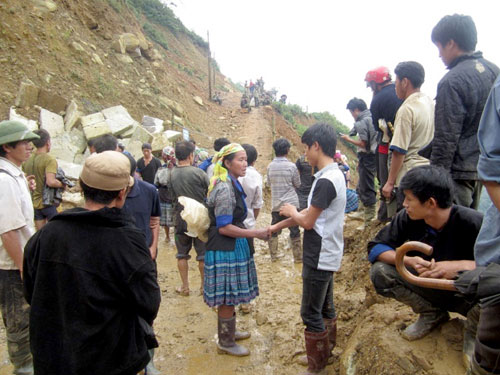 Sạt[-]lở[-]Yên[-]Bái