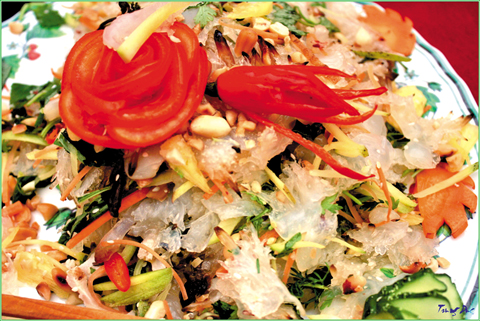 Sứa[-]vị[-]mặn,[-]tính[-]bình[-]có[-]nhiều[-]công[-]dụng[-]cho[-]cơ[-]thể.