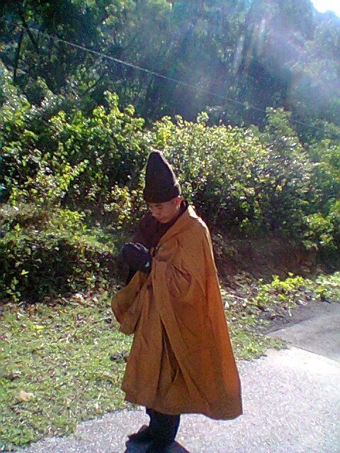 Đại[-]đức[-]Thích[-]Tâm[-]Mẫn[-]phát[-]nguyện[-]nhất[-]bộ[-]nhất[-]bái[-]từ[-]TP[-]HCM[-]ra[-]Yên[-]Tử[-]