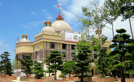 Ng&ocirc;i[-]dinh[-]thự[-]ở[-]huyện[-]Tr&agrave;[-]C&uacute;,[-]nơi[-]bị[-]mất[-]sừng[-]t&ecirc;[-]gi&aacute;c.