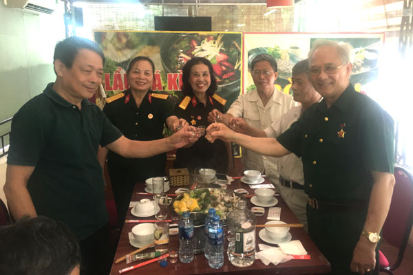 VACNE[-]gặp[-]mặt[-]tri[-]ân[-]cựu[-]chiến[-]binh,[-]gia[-]đình[-]liệt[-]sĩ