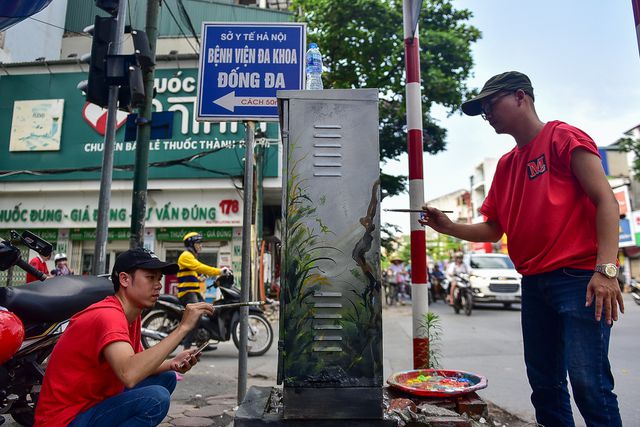 Bốt[-]điện[-]ở[-]Hà[-]Nội[-]"biến[-]hình"[-]đẹp[-]như[-]tranh