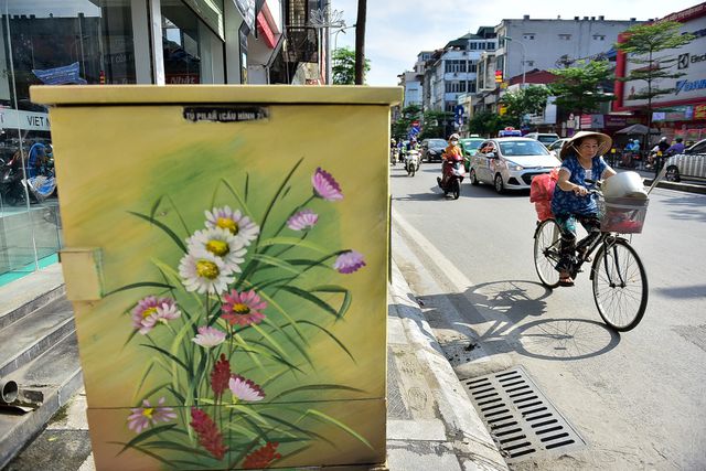 Bốt[-]điện[-]ở[-]Hà[-]Nội[-]"biến[-]hình"[-]đẹp[-]như[-]tranh