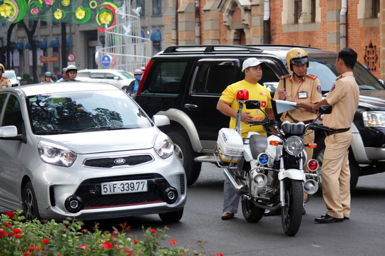 [-]"Trảm"[-]ngay[-]chủ[-]tịch[-]phường[-]ngó[-]lơ[-]vỉa[-]hè!