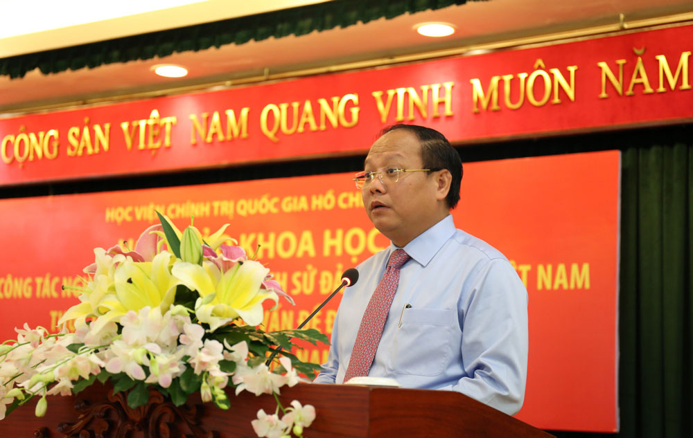 Yêu[-]cầu[-]kiểm[-]điểm[-]trách[-]nhiệm[-]Phó[-]Bí[-]thư[-]TP.HCM[-]Tất[-]Thành[-]Cang