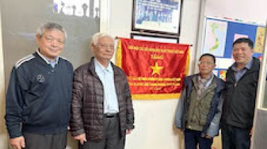 Tập thể Hội BVTN&MT Việt Nam được tặng Cờ Thi đua xuất sắc